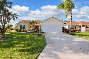 Property grounds - 50 minutes from Orlando! Family-sized Ranch with Cable and Wi-Fi in The Villages (The Villages)