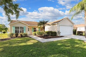 Exterior - 50 minutes from Orlando! Family-sized Ranch with Cable and Wi-Fi in The Villages (The Villages)
