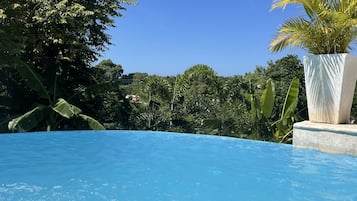室外游泳池
