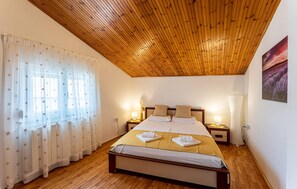 2 多间卧室、旅行婴儿床、免费 WiFi、床单