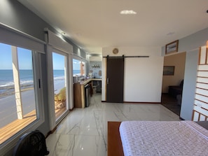 1 bedroom, WiFi, bed sheets - Best View On The Beach! (La Villa de Operadoras)
