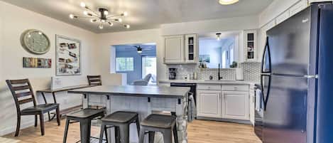 Fridge, microwave, stovetop, dishwasher