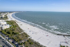 Beach nearby, sun loungers, beach towels
