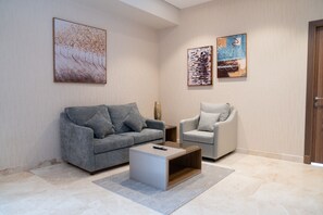 40-inch LCD TV with satellite channels - Sarwat Park Hotel Jeddah (Jeddah)