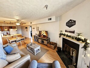 Smart TV, chimenea, videojuegos y estéreo 