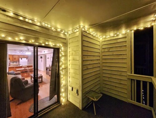 Free Firewood, Mt Views, Skiing, Heated Pool