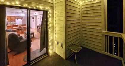 Free Firewood, Mt Views, Skiing, Heated Pool