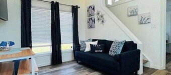 Bosque Azul. A one bedroom tiny home with a loft.