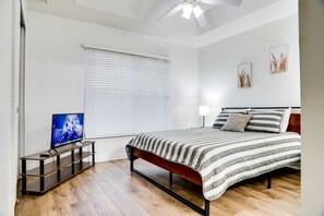 3 bedrooms, desk, WiFi, bed sheets