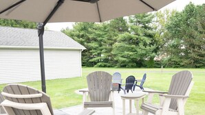 Outdoor dining - NickelPlate Beach House w Street Legal Golf Cart (Huron)