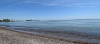 NickelPlate Beach House w Street Legal Golf Cart