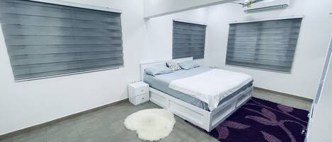 2 habitaciones, escritorio, tabla de planchar con plancha y wifi gratis