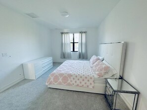 3 Schlafzimmer, Schreibtisch, Bügeleisen/Bügelbrett, kostenloses WLAN