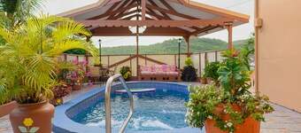 Poolside apartment near beaches Apt. A 2bed 1 bath