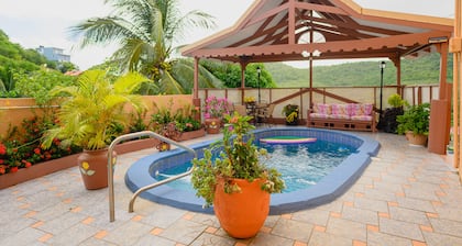 Poolside apartment near beaches Apt. A 2bed 1 bath
