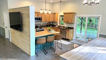 Køleskab, mikrobølgeovn, ovn, kogeplade