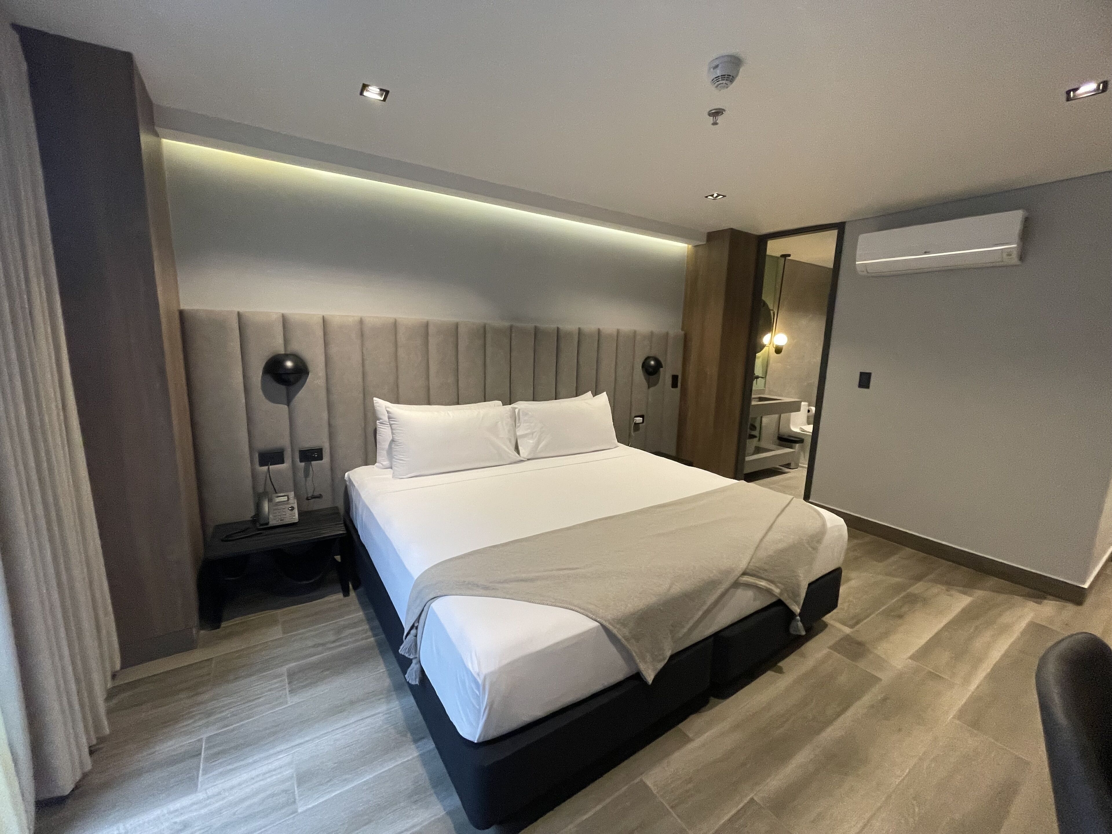 Minibar y caja de seguridad en la habitación 