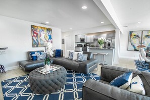 Living area - Belle Vista (Madeira Beach)