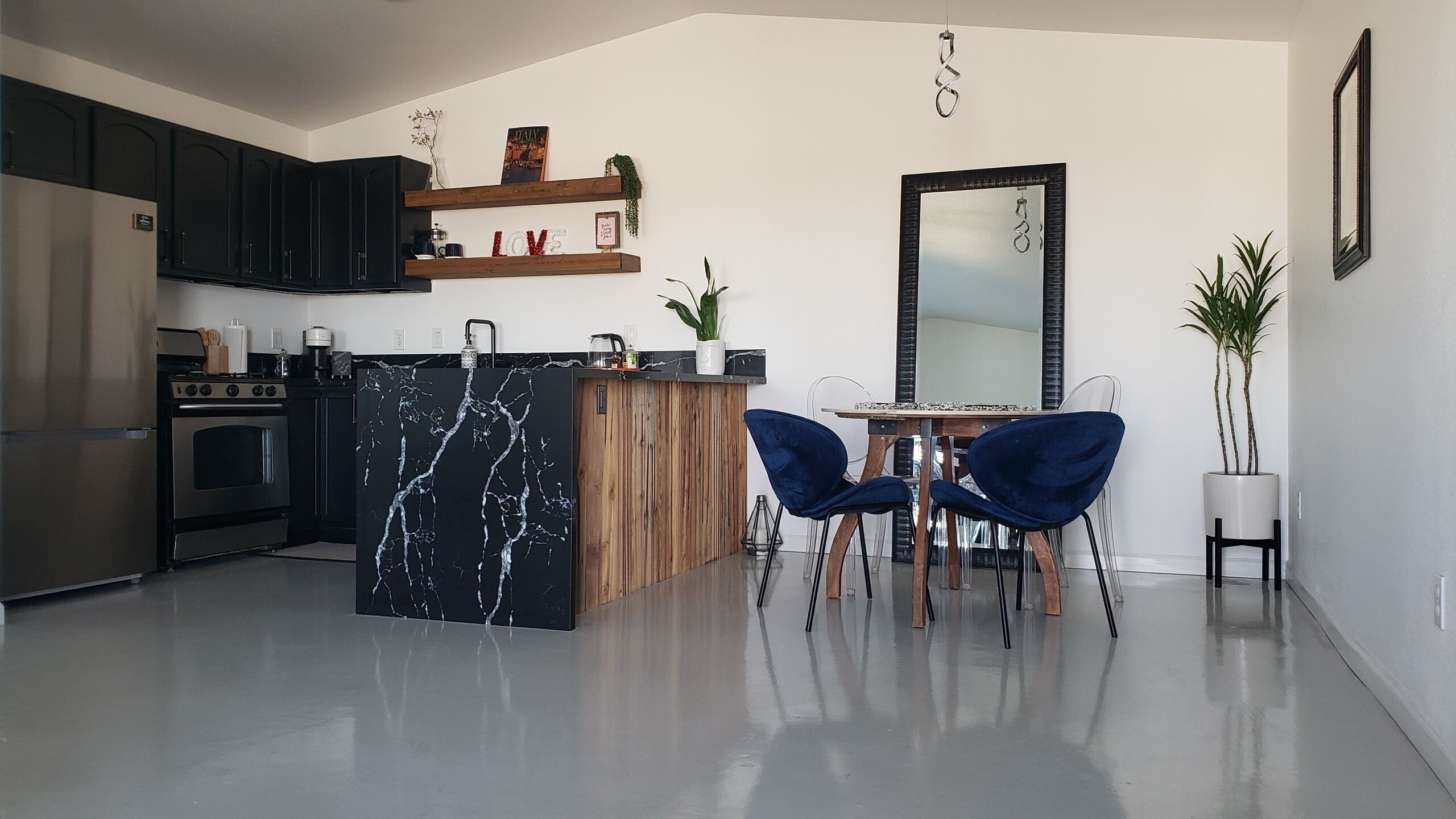 Wellness w/ Sauna, Cold Plunge & GYM ✨ Walking Distance to Shops ✨ Fire Pit 