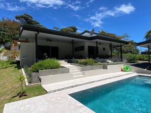 Outdoor pool - Riverfront Retreat Pool, Sauna & Cold Plunge (Uvita)