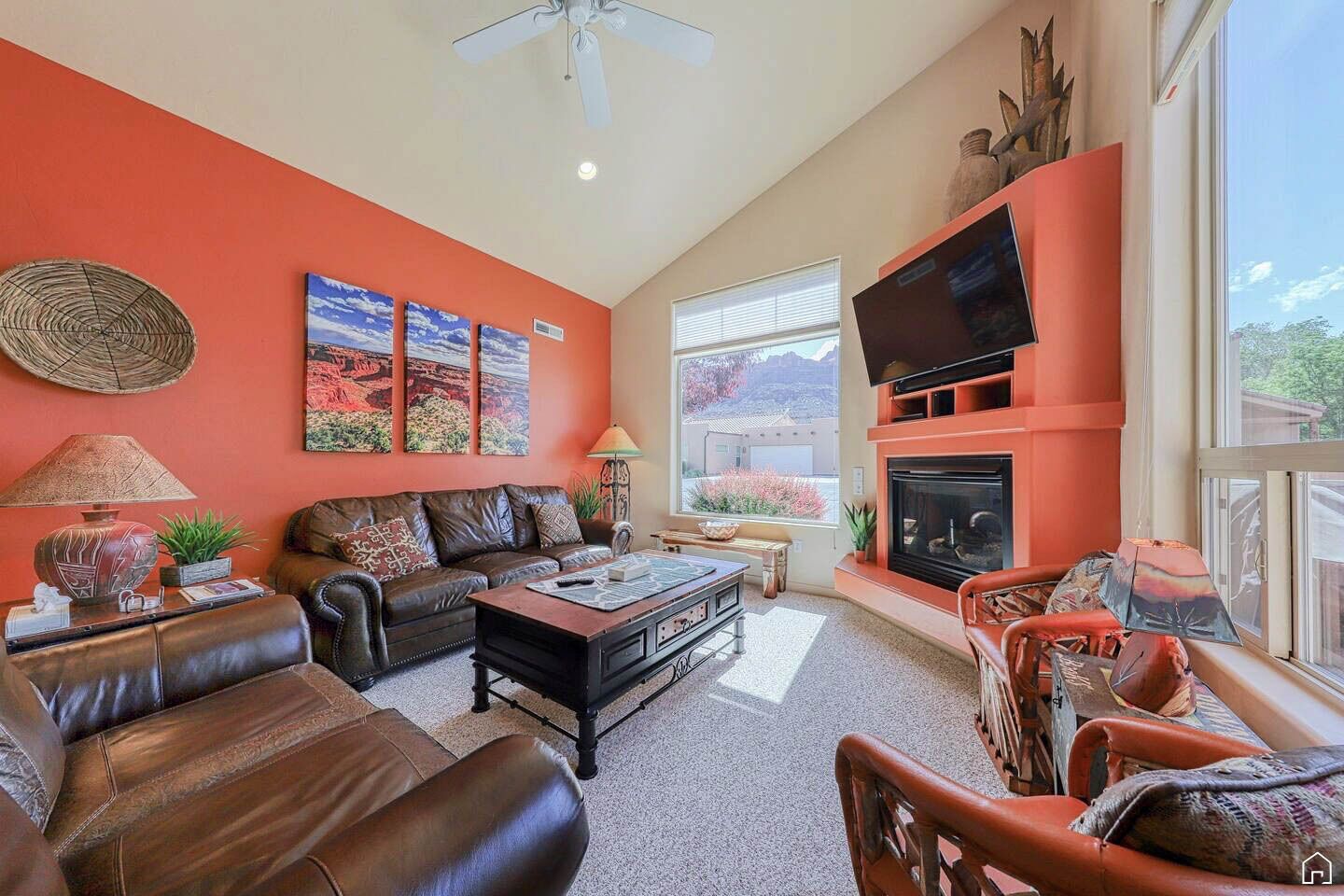 Televisión y chimenea 