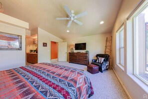 3 bedrooms, iron/ironing board, WiFi, bed sheets - Beautiful Townhome Near Arches National Park (Moab)