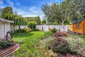 Property grounds - Centrally located, family and furry friendly fun! (Yakima)