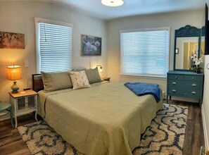 4 makuuhuonetta, silitysrauta/-lauta, vauvan matkasänky, Wi-Fi