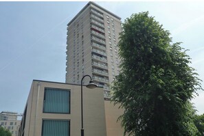 Exterior - Zone 1, 3 bedroom apartment (London)