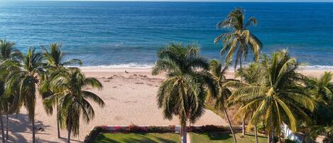 Liegestühle, Strandtücher