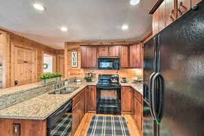 Fridge, microwave, stovetop, dishwasher