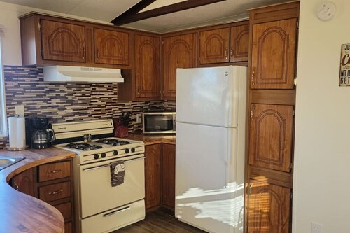 MH 27 · Stampede`s `Cowgirl Bunk House`  MH 27