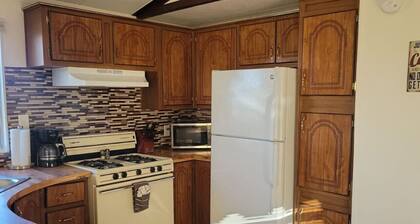 MH 27 · Stampede`s `Cowgirl Bunk House` MH 27