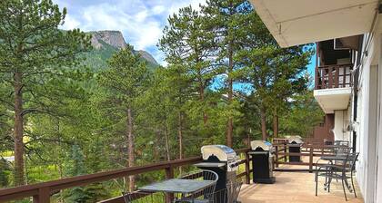 Economical mountain retreat in a Queen suite with 2 person jetted tub