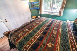 1 bedroom, iron/ironing board, free internet, bed sheets