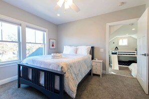 6 habitaciones, tabla de planchar con plancha, wifi y ropa de cama