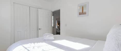 6 slaapkamers, een strijkplank/strijkijzer, wifi, beddengoed
