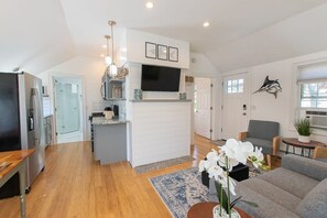 Televisión y oficina 