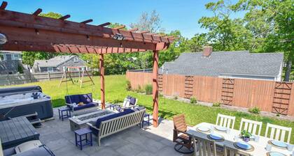 Stunningly Decorated Home with Hot Tub!