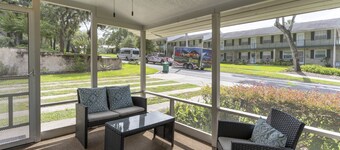 Walk 5 blocks to downtown dining & shopping. 2 BR, 2 Bath