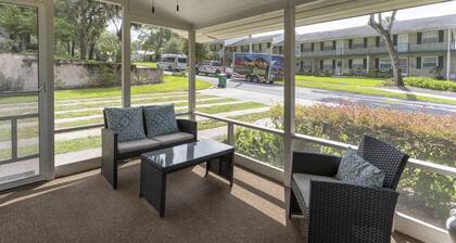 Walk 5 blocks to downtown dining & shopping. 2 BR, 2 Bath