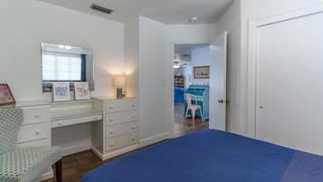 2 bedrooms, desk, iron/ironing board, WiFi