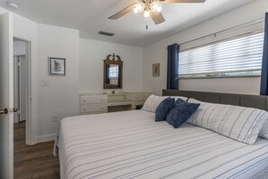 2 Schlafzimmer, Schreibtisch, Bügeleisen/Bügelbrett, WLAN