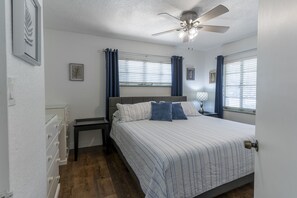 2 bedrooms, desk, iron/ironing board, WiFi