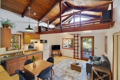 Monterey Bay Farm Retreat! Best access to Monterey & Santa Cruz attractions.