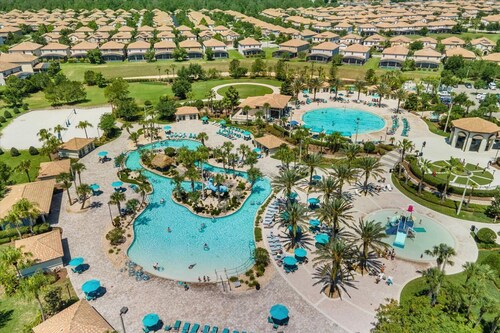 "Escape to Paradise: Luxurious Vacation Home in Davenport, Florida"