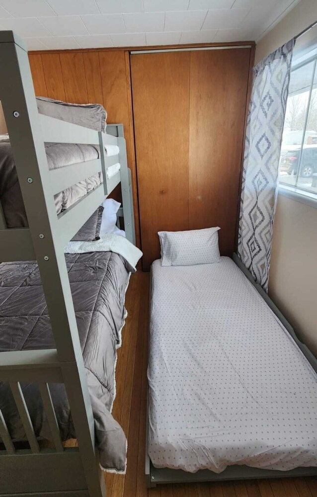 Entire home with private pool and parking near Oneonta. Unadilla Vrbo