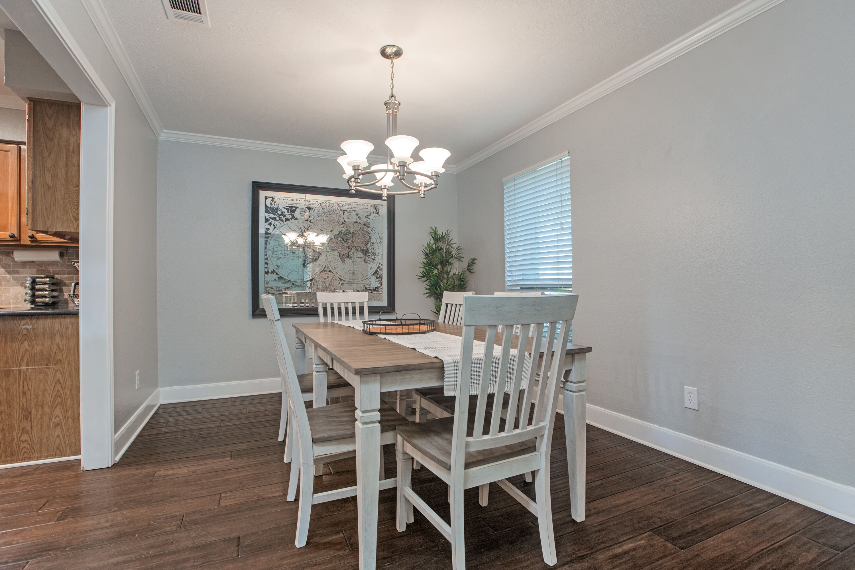 Pet-friendly SFH on quiet cul-de-sac street
