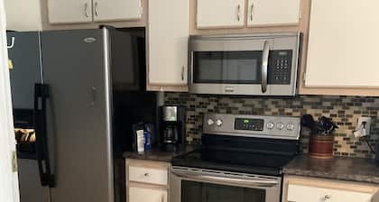 Beach/golf condo. Beach is less than 5 miles, golf is out the window