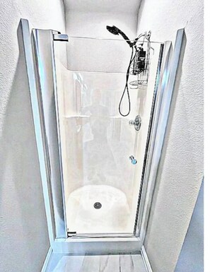 Shower, jetted bath, hair dryer, towels - Welcome to "The Modern Manor (Broken Arrow)